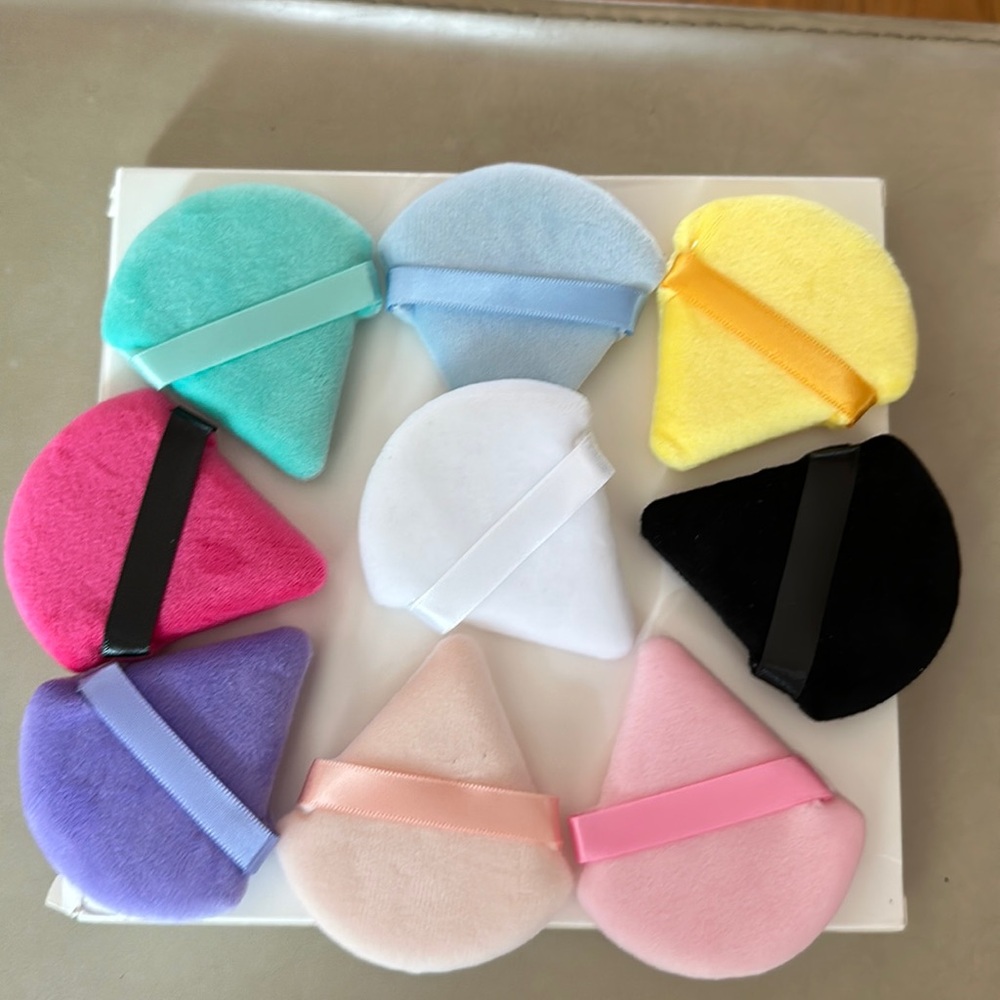 Box of 9 make up puffs. NEW
